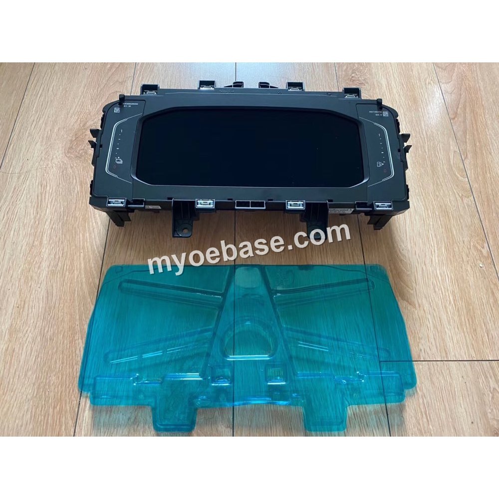 Digital Instrument Cluster (GTE Hybrid Display) — VW Passat B8 photo 1 — myoebase.com