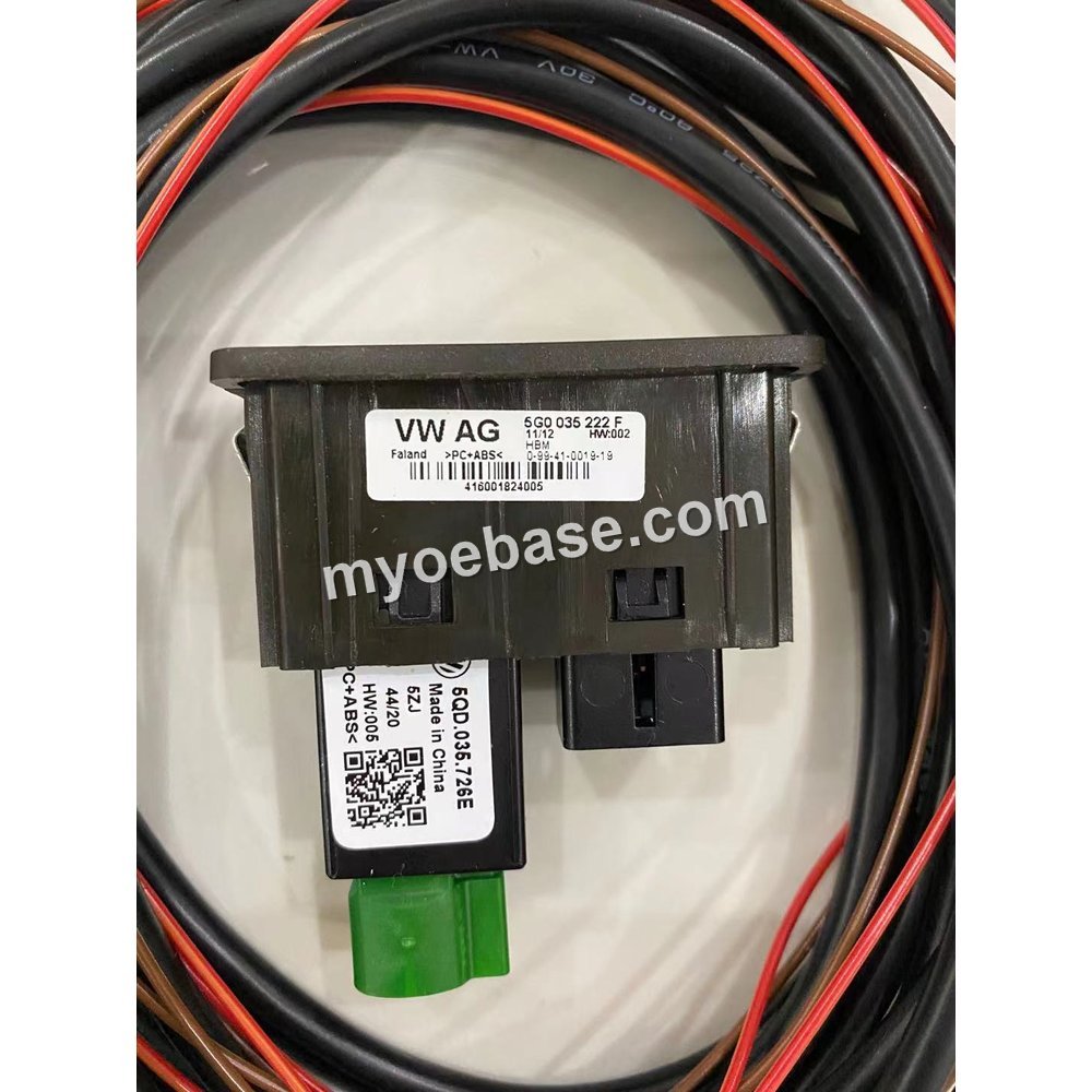 CarPlay Adapter Dongle with Cable — VW Golf 7 photo 1 — myoebase.com