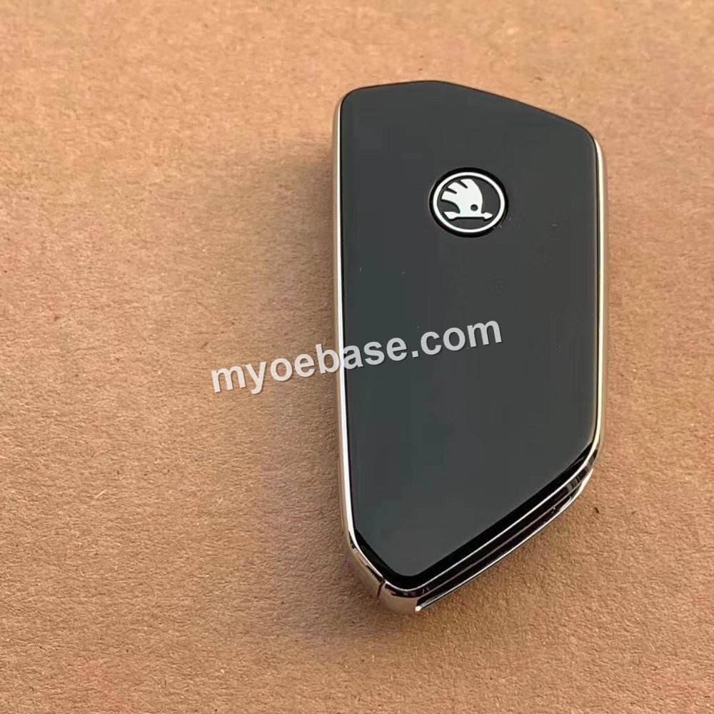 CAN Gateway Module — VW Golf 8 (MQB Evo) photo 1 — myoebase.com
