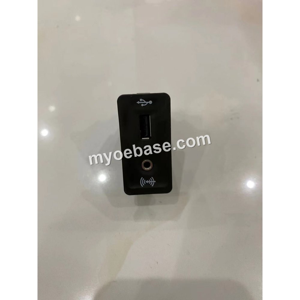 CarPlay Adapter Dongle with Cable — VW Golf 7 photo 1 — myoebase.com