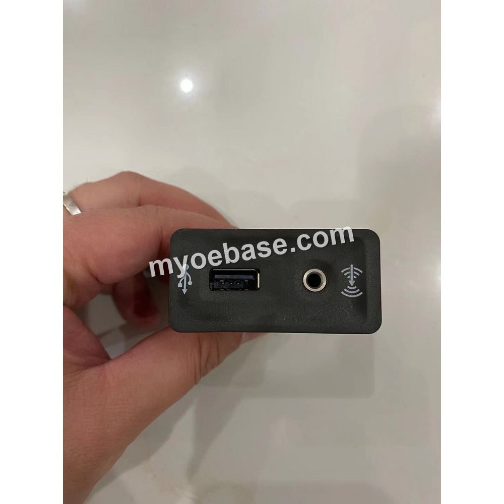 CarPlay Adapter Dongle with Cable — VW Golf 7 photo 1 — myoebase.com